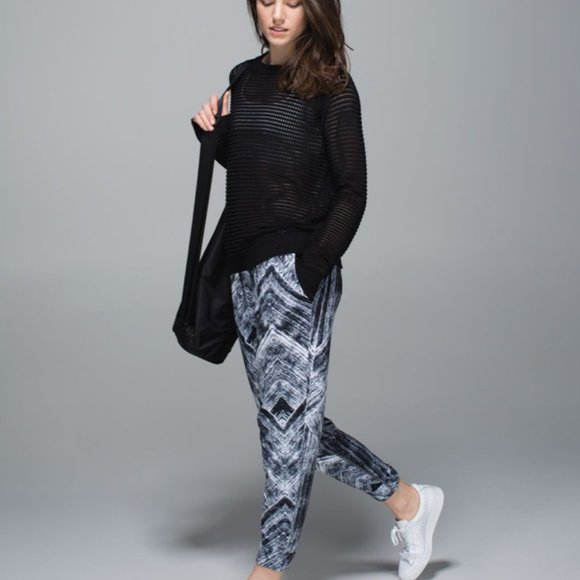 Lululemon Jet Crop *Full-On Luon Heat Wave White Black RARE - Picture 2 of 16